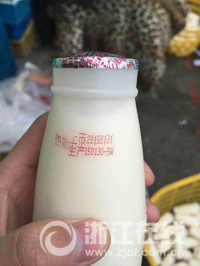 温州奶商涂改生产日期回炉再卖 20万瓶过期奶流入市场